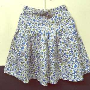 Short mid knee skirt